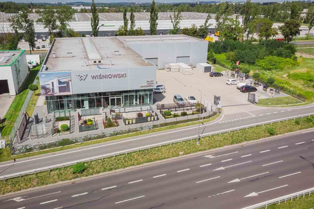 widok na największy salon autoruzowanego dealera marki wiśniowski na śląsku grupy podhale z rudy śląskiej